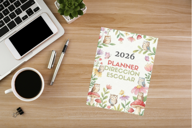 Planner de Dirección Escolar 2026/27 sobre escritorio